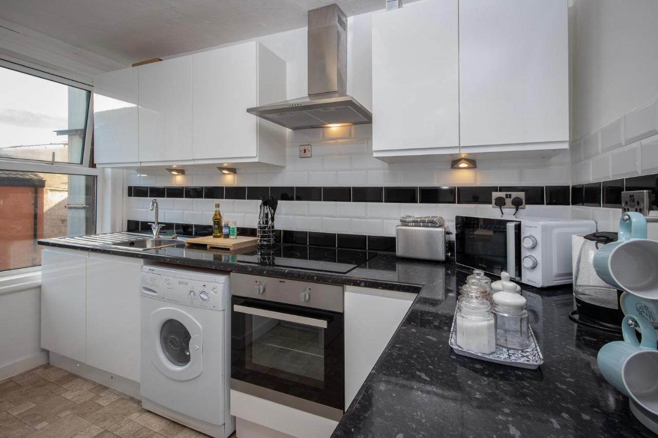 03 Springfield - Sleeps 4 Apartment แบล็คพูล ภายนอก รูปภาพ